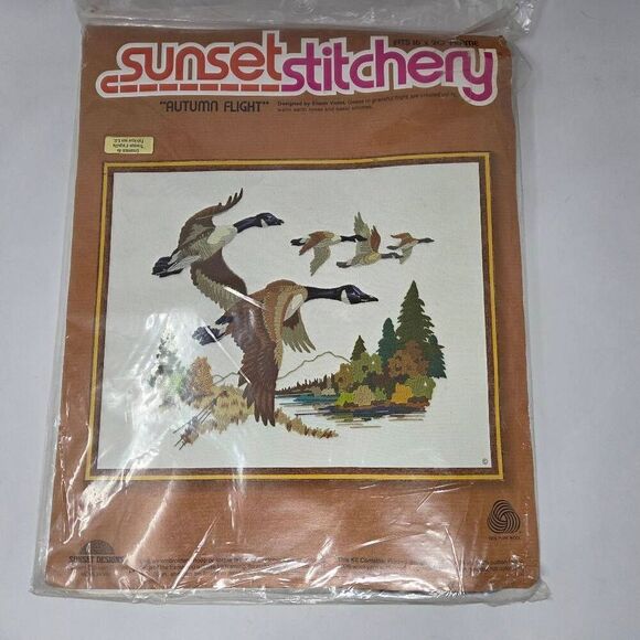 SUNSET STITCHERY EMBROIDERY CREWEL KIT 2455 AUTUMN FLIGHT GOOSE 16"×20" VINTAGE - Picture 1 of 5